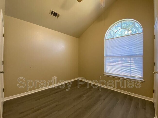 Photo - 217 Meadowbrook Dr