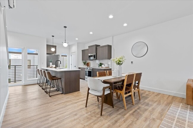 Cocina y comedor (planta abierta) - 1011 S Orchard St