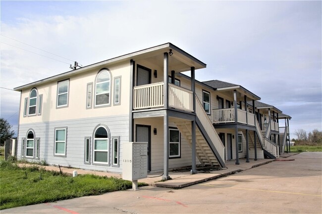 Building Photo - 13115 Hwy 6 Unit 1