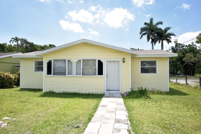 Available Now with $300 move in special - Available Now  with $300 move in special Casa