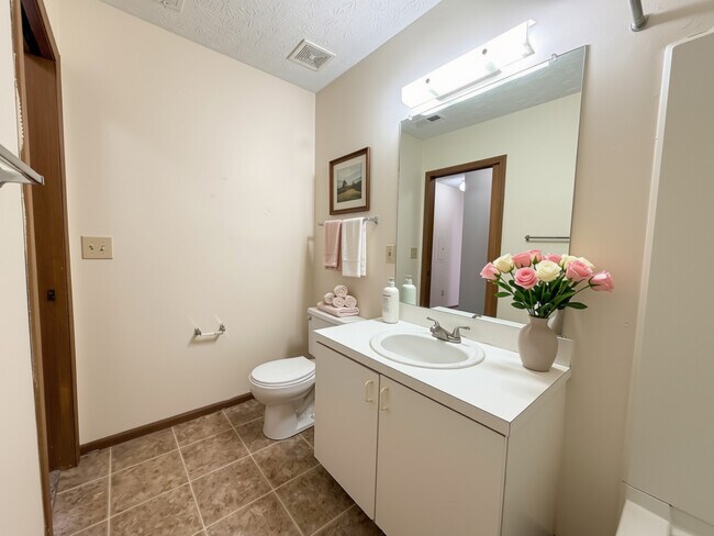 Photo - Elmwood Villas Apartments