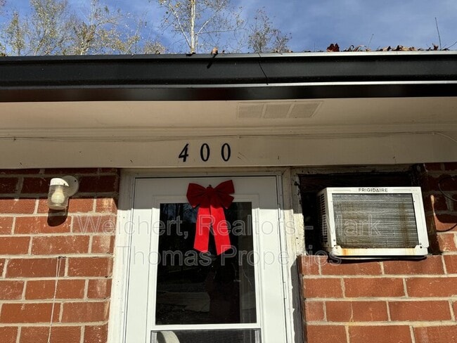 Photo - 400 School St