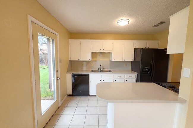 Photo - 908 Hackberry St