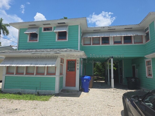 Building Photo - 1609 Poinsettia Ave