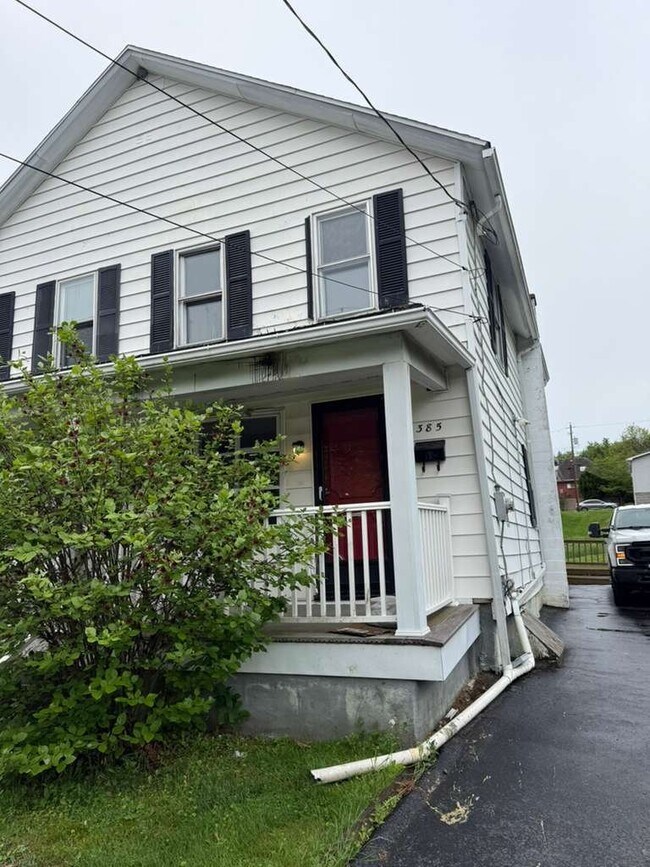 Photo - 385 Carver St