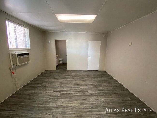 Photo - 810 E 9th St Unit 2