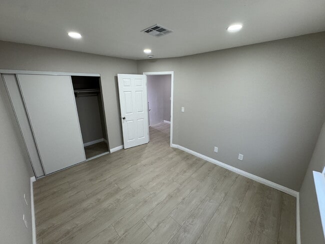 Photo - Beautifully Remodeled 2-Story Unit! Unidad B