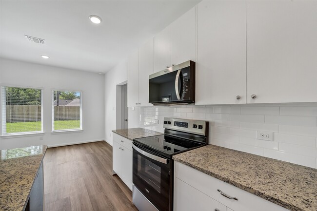 Photo - 13614 Pine Dr