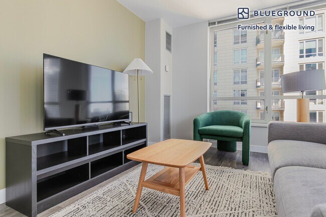 1 E Delaware Pl Unit SI FL8-ID1358