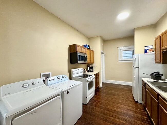 Photo - 4 Bed/2 bath UC Rental On Victor + Parking...