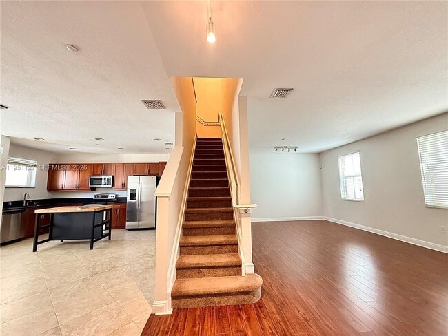 Building Photo - 312 SW 14th Ave