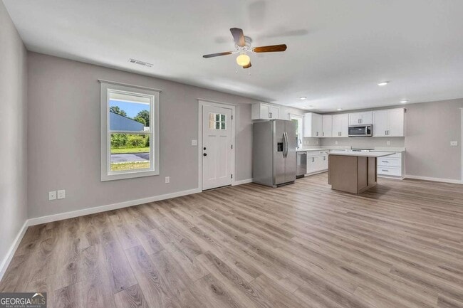 Photo - 411 Hardy Ave SW