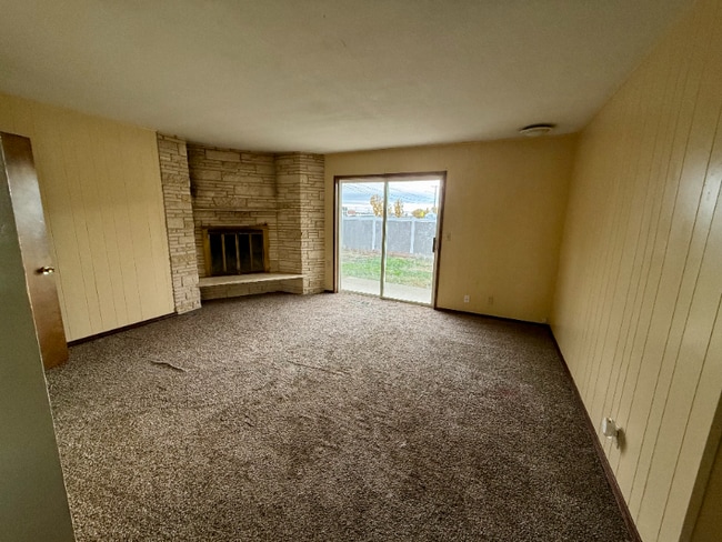 Photo - 565 Franklin Ct