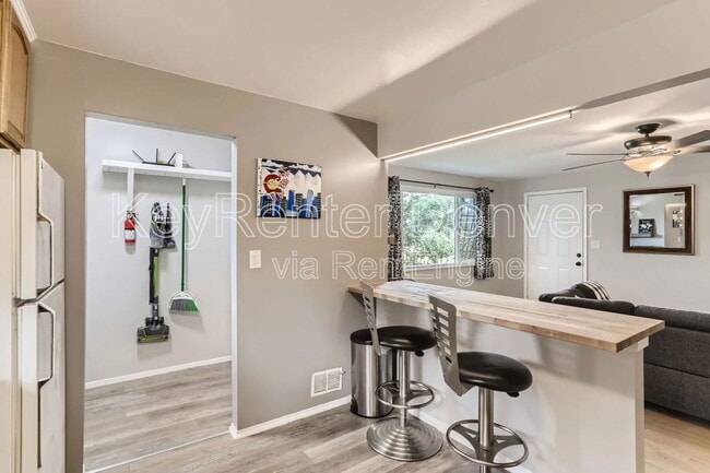 Photo - 2075 Iris St