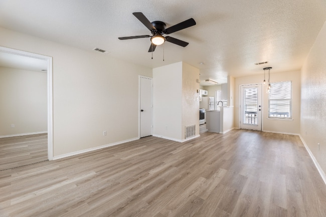 Photo - 5810 Redstone Dr Unidad C