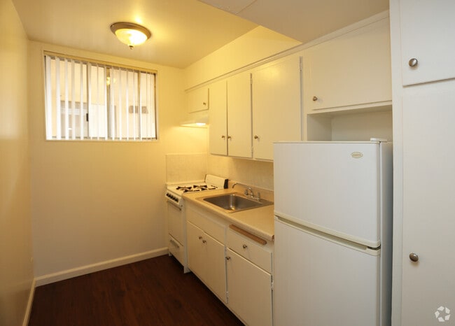 Academy Pointe Apartment Homes