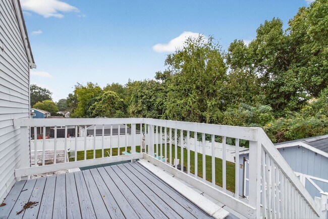 Photo - 837 Romney Ln