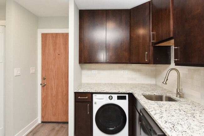 Photo - 450 W Barry Ave Unidad 815