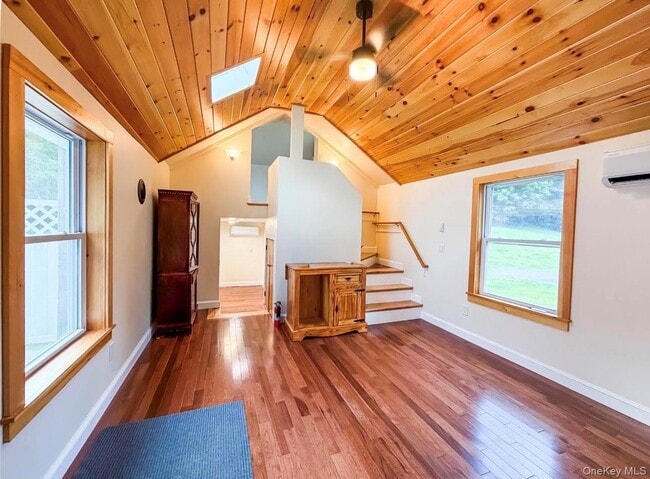 Photo - 449 N Quaker Ln