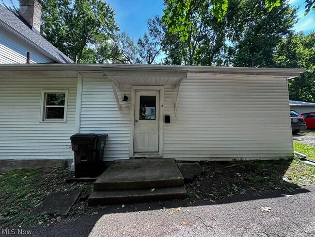 332 W Main St