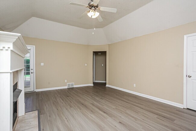 Photo - 7851 Fallstone Rd