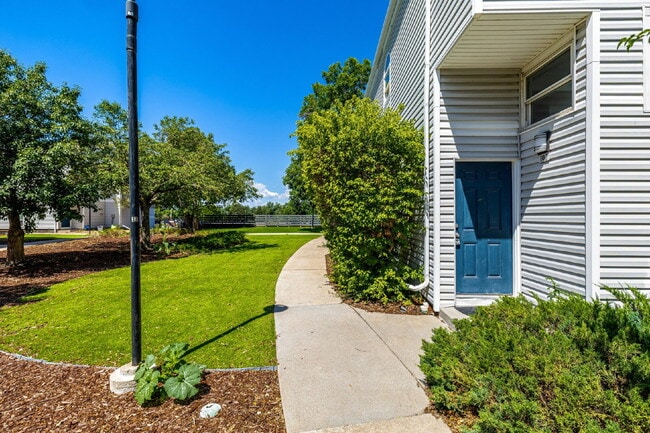 Photo - Updated and Stylish 1BDR/1BTH in the Eleven-One-Eleven Condominium Complex Unit 107