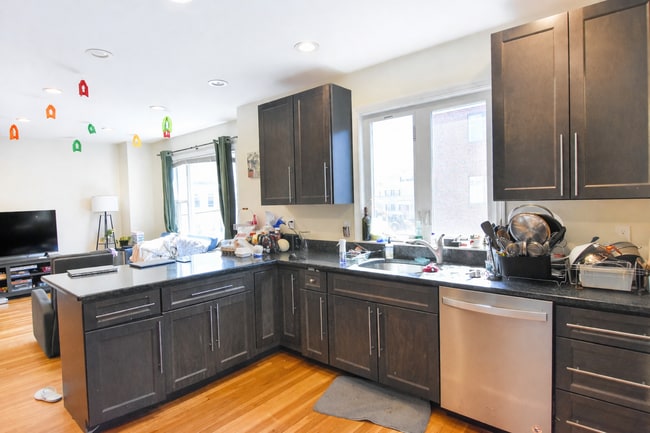 Building Photo - 84 Litchfield St Unit 1