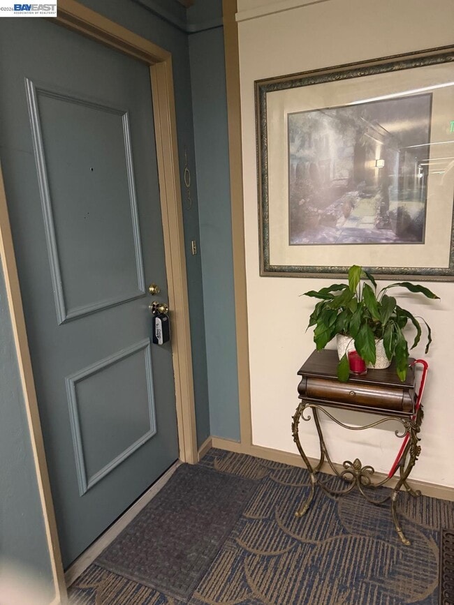 Building Photo - 320 N Civic Dr Unit 103