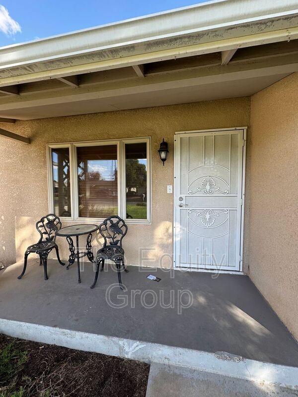Photo - 648 Auburn St