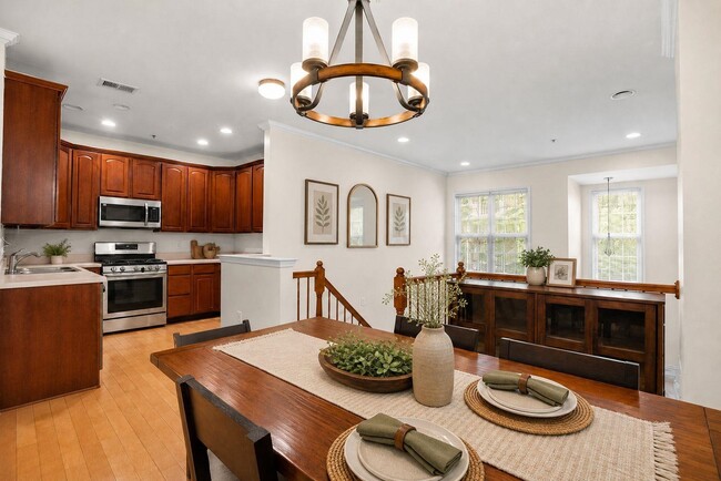 Building Photo - 360 Oswego Ct Unit 360