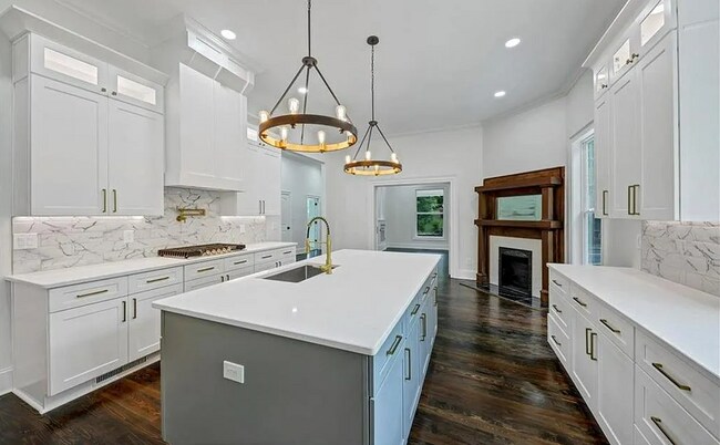 Photo - 212 S Broad St SW