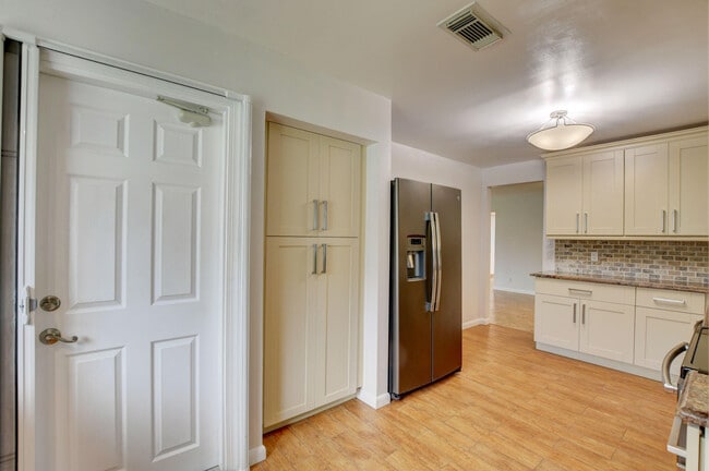 Photo - 6347 Country Wood Way