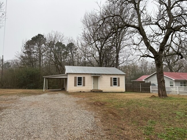 Building Photo - 135 W 10th St