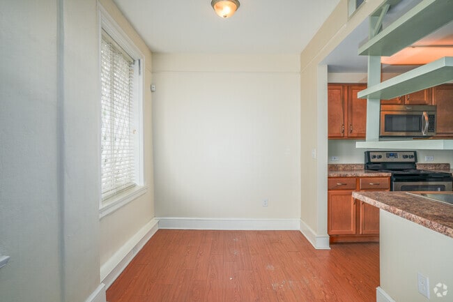 1BR, 1BA - 577SF - Dining Room