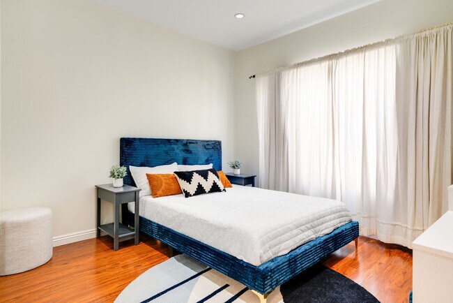 Photo - 221 S Gale Dr Unidad 230