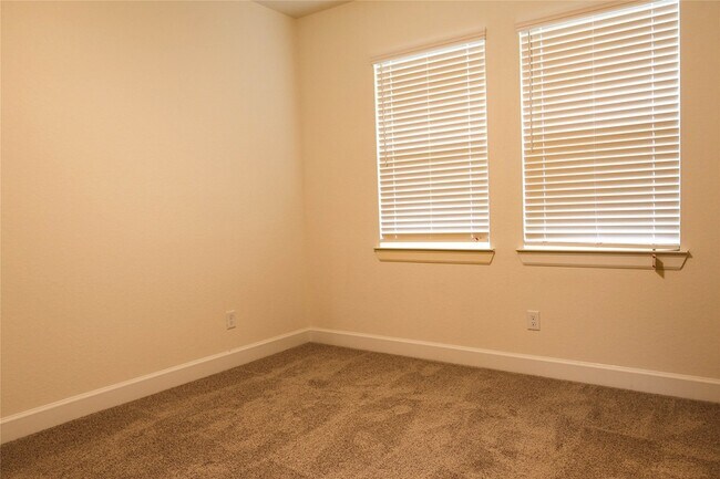 Photo - 3352 Vine Ter Trce