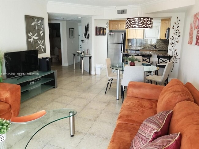 Photo - 8290 Lake Dr Unidad 440