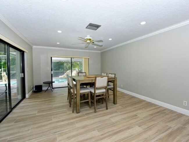 Photo - 5979 Pinebrook Dr