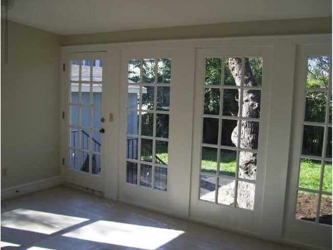 Photo - Large 4 Bedroom house with parking in Nort...