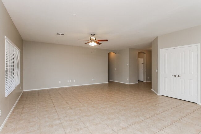 1427 E Megan Dr
