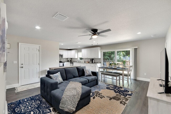 Building Photo - 6506 N 22nd St Unit ID1248839P Rental