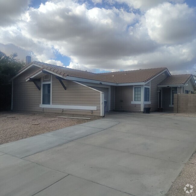 Building Photo - Move-In Ready 3-Bedroom, 2-Bath Single-Fam... Rental