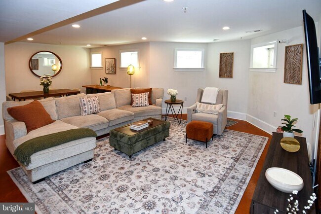 1324 Euclid St NW Unit 1
