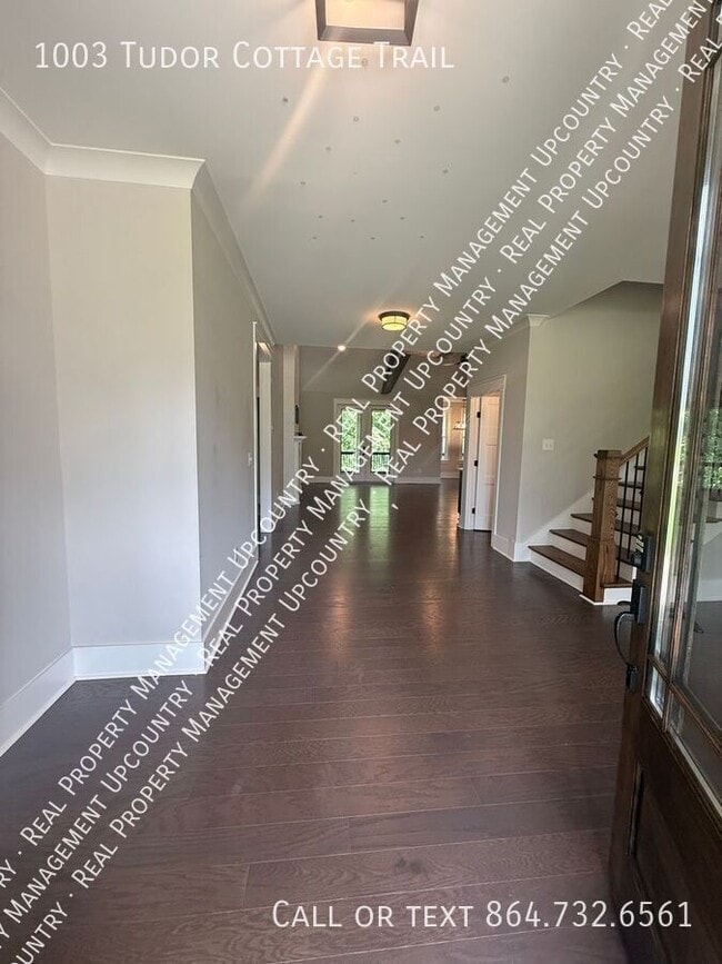 Photo - 1003 Tudor Cottage Tr