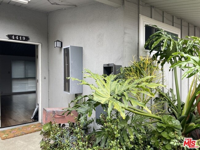 Building Photo - 4419 W Rosecrans Ave Rental