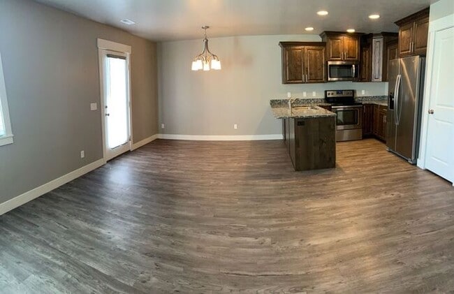 Photo - Spacious Townhome with 1 car garage w/ Mountain Views