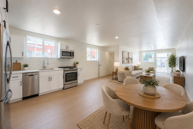 Building Photo - 2026 Luxury 4 & 6 Bedroom Unit #732