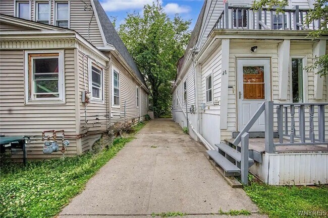 31 Riverside Ave