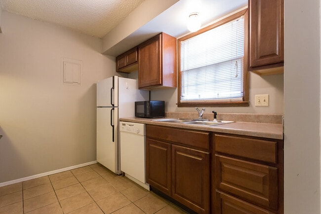 Photo - 1021 Illinois St