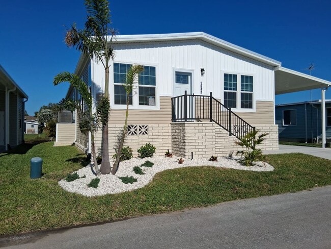 Building Photo - 5647 Blue Harbor Dr
